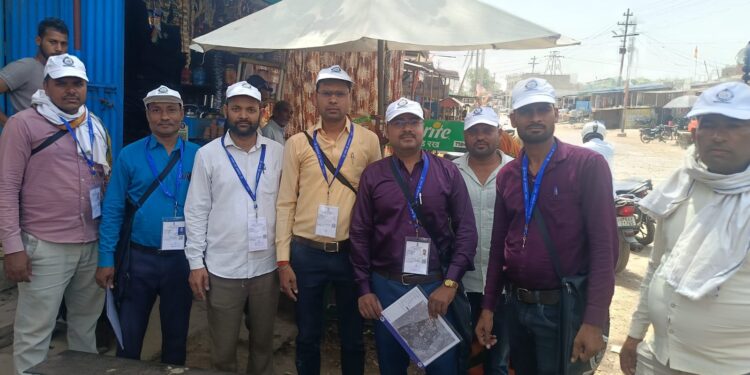 बीजपुर में शुरू हुआ डिजिटल जनगणना चिलचिलाती धूप में निकले शिक्षक और कर्मचारी।