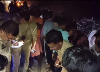 मधुपुर-नौगढ मार्ग पर सड़क हादसे में 2 की मौत, 4 घायल, मौके पर पहुंची पुलिस।