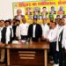 भीषण गर्मी को देखते हुए 15 वरिष्ठ अधिवक्ताओं को किया गया गमछा वितरण।