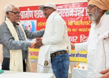 ओबरा में पत्रकारों ने मनाई ग्रापए पत्रकारिता दिवस, बालेश्वर पुण्यतिथि ।