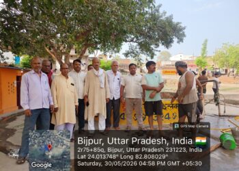 कुँए के साफ सफाई का वीणा खुद ब्यवसाइयो ने उठा कर प्रस्तुत की मिसाल।