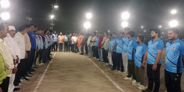 नगर पंचायत चोपन ने उद्योग व्यापार मंडल को 6 विकेट से हराया।