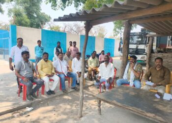 ट्रक मालिकों का धरना तीसरे दिन भी जारी राख ढुलाई पूरी तरह ठप।