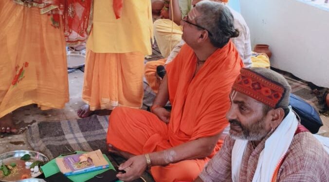 वृंदावन से आए कलाकारों की रासलीला का श्रद्धालुओं ने लिया आनंद. 251 जड़ी बूटियों से निर्मित हवन सामग्री से दी गई आहुति।