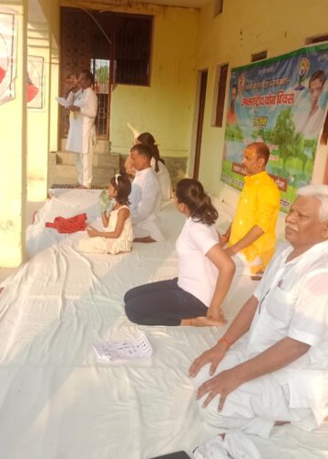 जय माँ काली प्रांगण में अंतरराष्ट्रीय योग दिवस उत्साहपूर्वक मनाया गया।