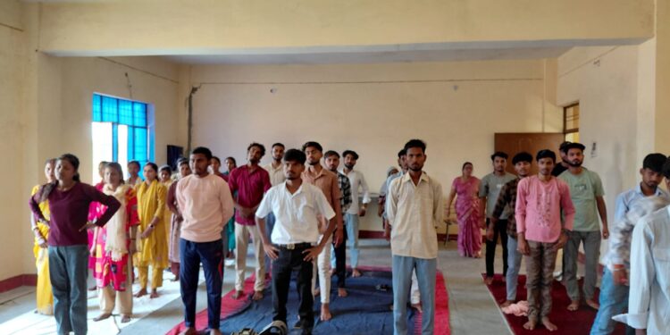 अन्तर्राष्ट्रीय योग दिवस पर आदर्श महाविद्यालय सलखन में योगाभ्यास कार्यक्रम आयोजित किया गया।