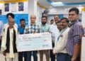 प्रधानमंत्री सुरक्षा बीमा योजना के तहत मृतक के परिजन को मिला दो लाख रुपये का बीमा दावा।