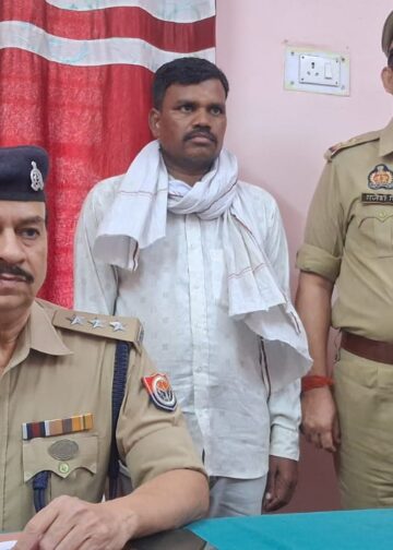 हत्या के मामले में फरार अभियुक्त गिरफ्तार, घटना में प्रयुक्त बाइक भी बरामद।