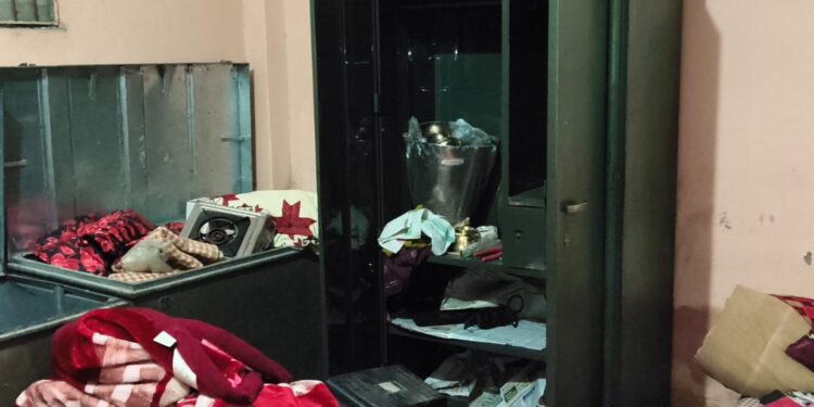 डाला में चोरों का आतंक, फिर ताला तोड़कर लाखों के गहने पर किया हाथ साफ, आखिर चोरों को किसका मिल रहा संरक्षण..?