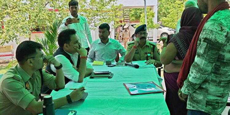 बहाने नहीं चलेंगे निर्देश नहीं माने तो कार्रवाई के लिए रहें तैयार डीएम की दो टूक, लेखपालों को सख्त चेतावनी।