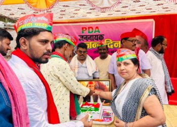 समाजवादी पार्टी कार्यकर्ताओं ने धूमधाम से मनाया अखिलेश यादव का जन्मदिन
