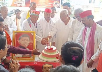 पूर्व मुख्यमंत्री अखिलेश यादव के जन्मदिन पर सपा,कार्यकर्ताओं ने किया स्वैच्छिक रक्तदान,