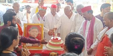पूर्व मुख्यमंत्री अखिलेश यादव के जन्मदिन पर सपा,कार्यकर्ताओं ने किया स्वैच्छिक रक्तदान,