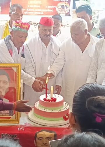पूर्व मुख्यमंत्री अखिलेश यादव के जन्मदिन पर सपा,कार्यकर्ताओं ने किया स्वैच्छिक रक्तदान,