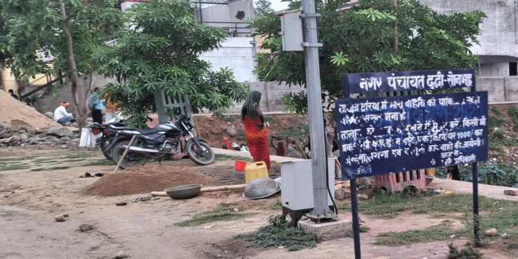 बिना पैमाइस व बिना एनओसी महुअरिया पोखरा और बढ़नी नाला जलाशय पर चल रहा निर्माण कार्य ,तहसीलदार ने लेखपाल से तलब की रिपोर्ट।