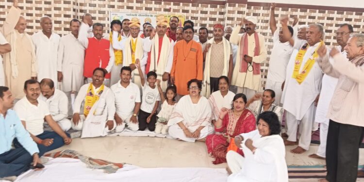गीत और कठिन योगाभ्यास के जरिए करें योग, रहें निरोग का दिया गया संदेश।
