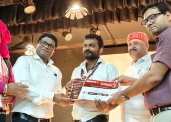 सासाराम मे आयोजित कार्यक्रम मे सम्मानित हुए विकास।