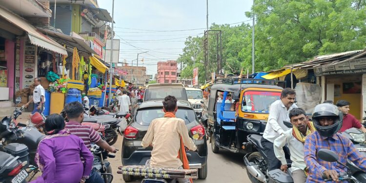 दुद्धी में फिर लौटा अतिक्रमण, एक दिन का अभियान साबित हुआ बेअसर।