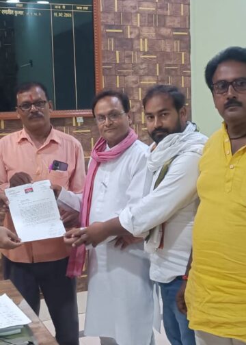 कोरोना काल से बंद चोपन–कटनी पैसेंजर ट्रेन शीघ्र चलाने की मांग, समाजवादी पार्टी ने डीटीएम को सौंपा ज्ञापन।