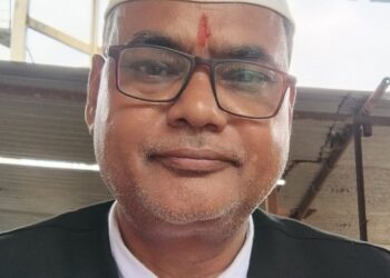 राकेश शरण मिश्र ने मेरठ के एसएसपी के विरुद्ध कठोर कार्रवाई की मांग की।