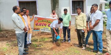 सेवा सप्ताह में हरित संकल्प: विश्व हिंदू परिषद-बजरंग दल ने बीजपुर में किया वृक्षारोपण, पर्यावरण संरक्षण का लिया संकल्प ।।