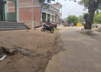 प्राचीन शिवाजी तालाब के पश्चिमी मार्ग व भीठा पर अतिक्रमण का आरोप, सड़क संकरी होने से बढ़ी चिंता।