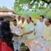 ब्रह्मलीन पूर्व प्रधान पुजारी के अवतरण दिवस पर माँ शारदा परिवार ओबरा ने जरूरतमंदों में किया राशन वितरण।