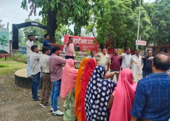 लघु सिंचाई विभाग द्वारा भूजल संरक्षण की दिलाई गई शपथ।