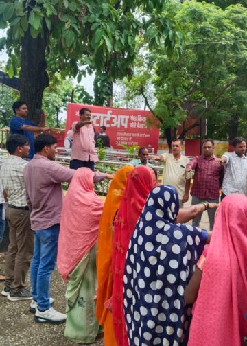 लघु सिंचाई विभाग द्वारा भूजल संरक्षण की दिलाई गई शपथ।