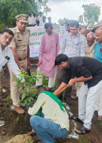 पानी बचाइए, भविष्य बचाइए” –डी डी एम।