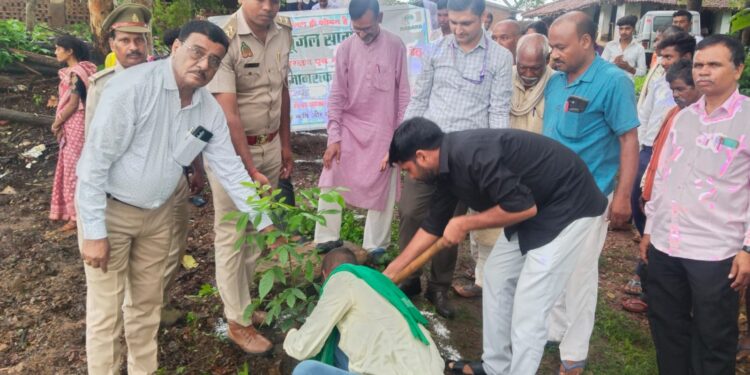 पानी बचाइए, भविष्य बचाइए” –डी डी एम।