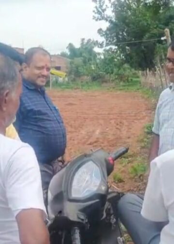 अतिक्रमित मार्ग को क्षेत्रीय लेखपाल ने कराया कब्जा मुक्त।