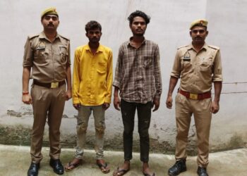 पिठ्ठू बैग में गांजा भरकर तस्करी कर रहे थे दो युवक, दुद्धी पुलिस ने घेराबंदी कर दबोचा।