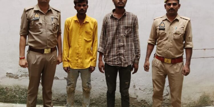 पिठ्ठू बैग में गांजा भरकर तस्करी कर रहे थे दो युवक, दुद्धी पुलिस ने घेराबंदी कर दबोचा।