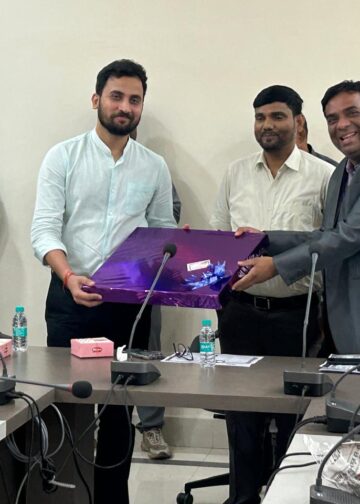 इंडियन बैंक के जोनल मैनेजर ने पूर्व मध्य रेलवे (DTM)से की मुलाकात; रेल परिसर में लगेगा इंडियन बैंक एटीएम, कई योजनाओं पर बनी सहमति।