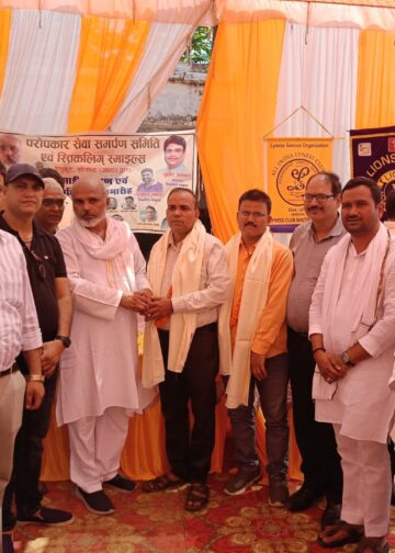 परोपकार सेवा समर्पण समिति एवं स्प्रिंकलिंग स्माइल्स, रेणुकूट द्वारा 200 जरूरतमंद महिलाओं को साड़ी वितरित।