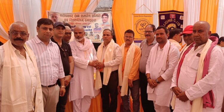 परोपकार सेवा समर्पण समिति एवं स्प्रिंकलिंग स्माइल्स, रेणुकूट द्वारा 200 जरूरतमंद महिलाओं को साड़ी वितरित।