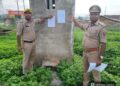 सोनभद्र पुलिस द्वारा फरार अभियुक्त के विरुद्ध कुर्की की कार्रवाई के लिए नोटिस चस्पा किया गया।