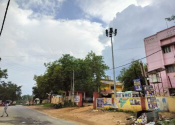 सीएचसी म्योरपुर में शोपीस बने प्रकाश स्तंभ।