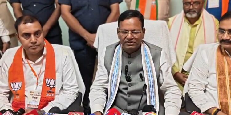 भाजपा प्रदेश अध्यक्ष पंकज चौधरी का जनपद में कार्यकर्ताओं ने जोरदार स्वागत किया ।
