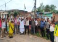 एक माह से बिजली आपूर्ति प्रभावित, ग्रामीणों का प्रदर्शन।