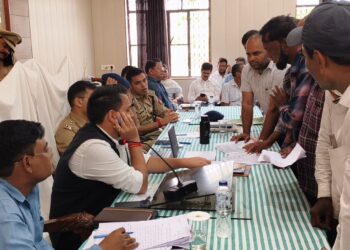 शिकायतकर्ताओं की शिकायतों का निस्तारण गुणवत्तापूर्ण व समयबद्ध तरीके से किया जाये सुनिश्चित-जिलाधिकारी