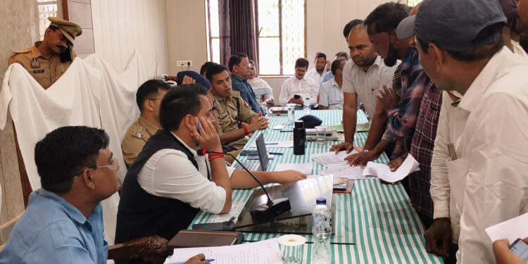 शिकायतकर्ताओं की शिकायतों का निस्तारण गुणवत्तापूर्ण व समयबद्ध तरीके से किया जाये सुनिश्चित-जिलाधिकारी