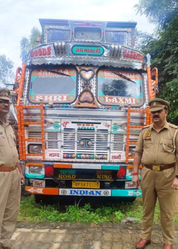 गैंगस्टर एक्ट में बीजपुर पुलिस की बड़ी कार्रवाई: आरोपी का ट्रक कुर्क।