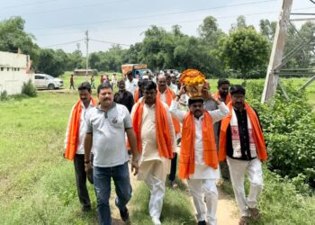 संत शिरोमणि गुरु रविदास जी की जयंती के उपलक्ष में काशी से चलकर आए कलश यात्रा का चोपन मंडल के विभिन्न स्थानों पर हुआ स्वागत ।