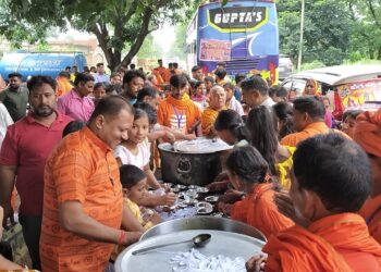 म्योरपुर से 125 कांवड़ियो का जत्था बाबा धाम के लिए रवाना।