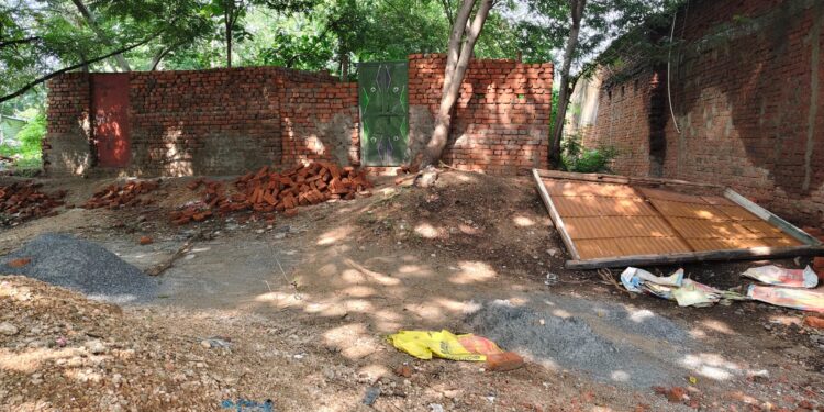 विवादित बेशकीमती जमीन पर घमासान, एक भूखंड के कई दावेदार ।।