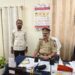 सड़क पर लड़कियों पर फब्तियां कस रहे युवक को पुलिस ने किया गिरफ्तार बाइक भी जब्त।
