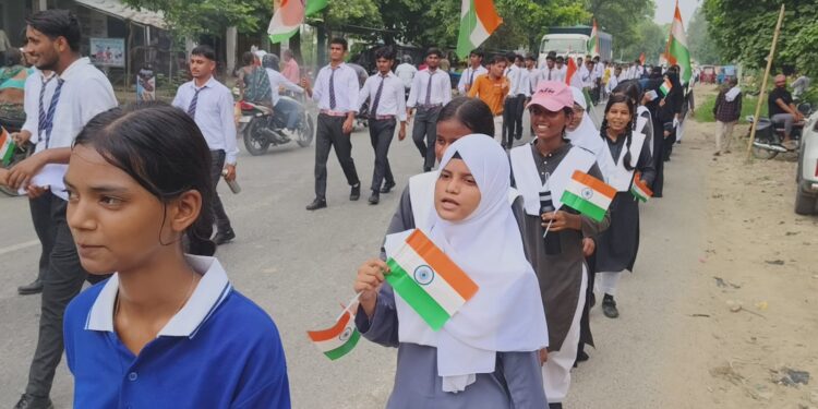 राष्ट्रीय सेवा योजना इकाई द्वारा भव्य तिरंगा यात्रा का आयोजन किया गया।