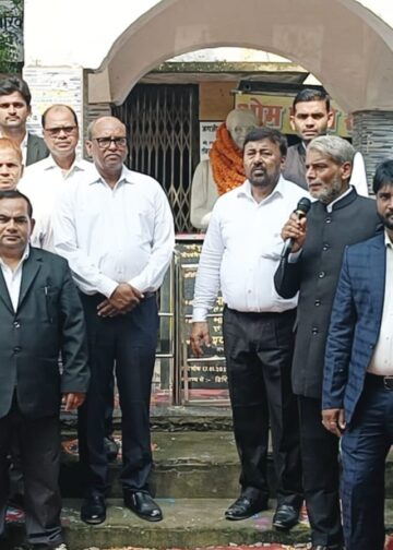 डिस्ट्रिक्ट बार एसोसिएशन, सोनभद्र के प्रांगण में हर्षोल्लास एवं गरिमापूर्ण वातावरण में मनाया गया स्वतंत्रता दिवस।